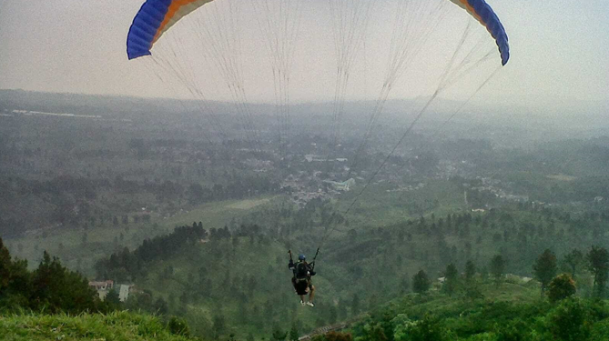 Paralayang Puncak Bogor