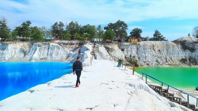 Danau Kaolin Belitung Surga Biru di Tengah Tambang Putih Tournesia