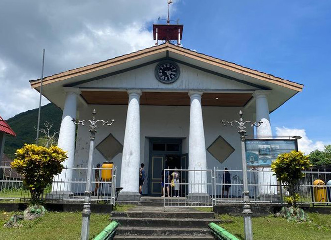Gereja Tua Banda Neira : Warisan Sejarah Kolonial Belanda