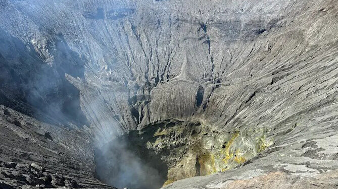 Kawah Gunung Bromo