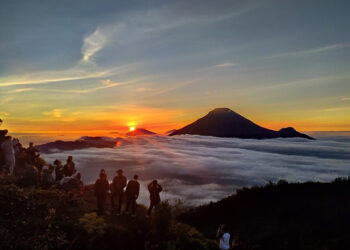 Bukit Sikunir Dieng Wonosobo Surga Golden Sunrise Jawa