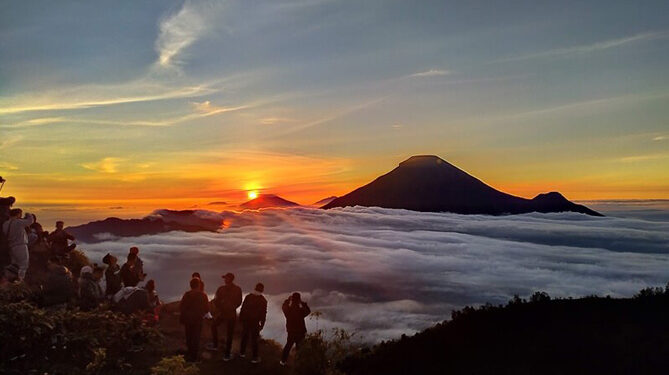 Bukit Sikunir Dieng Wonosobo Surga Golden Sunrise Jawa