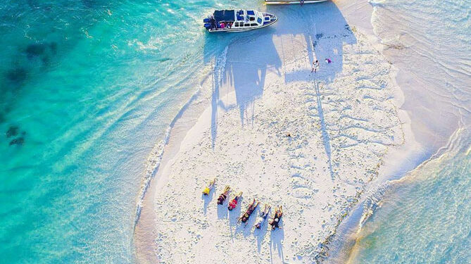 Gusung Sanggalau Derawan Surga Pasir Putih di Tengah Laut