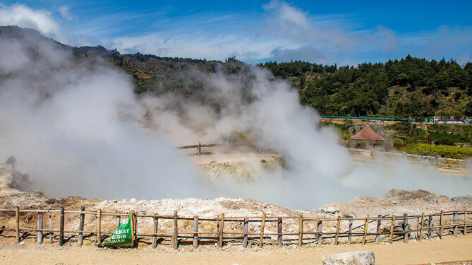 Kawah Sikidang Dieng Fenomena Alam Unik dan Memikat