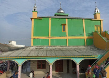 Masjid Nurul Bahar Dermaga Muara Kamal Ikon Religi di Utara