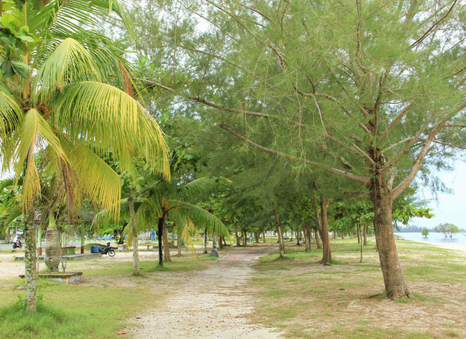 Pantai Tanjung Pendam Belitung : Pantai Hits Dekat Bandara
