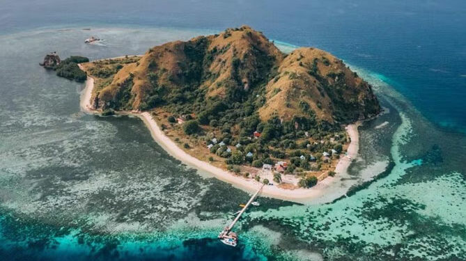 Pulau Kanawa di Labuan Bajo