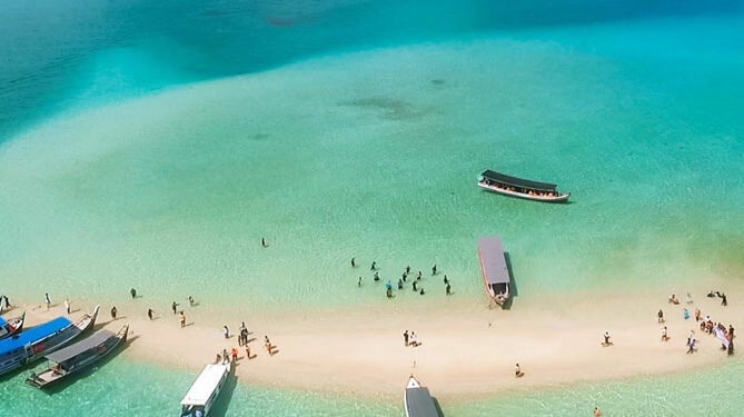 Pulau Pasir Belitung Daya Tarik Alam Saat Air Surut