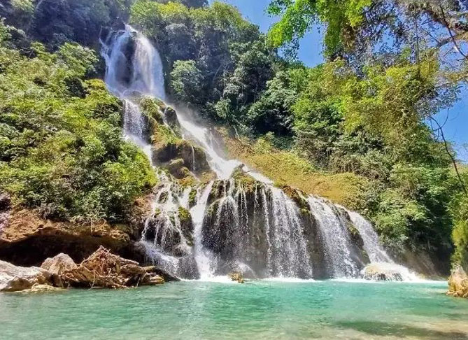 Menyusuri Keindahan Air Terjun Lapopu di Sumba Barat NTT