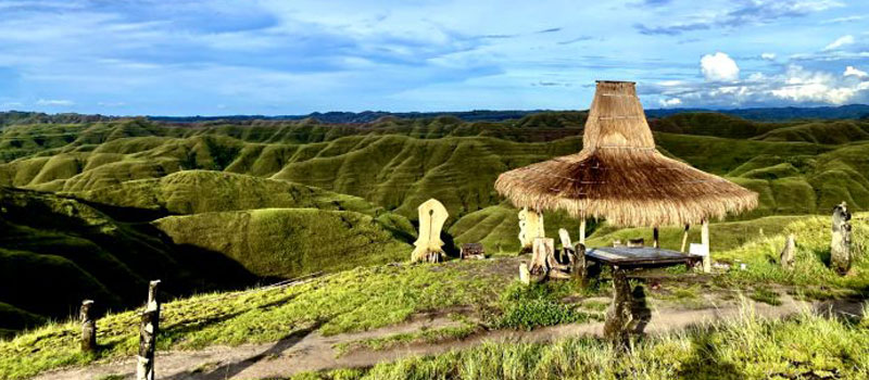 Daya Tarik Unik Bukit Tanarara Sumba