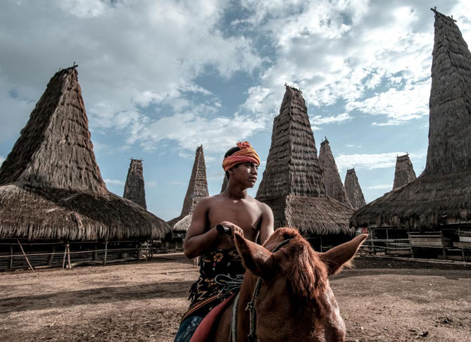 Keunikan Desa Adat Ratenggaro Sumba Barat Daya