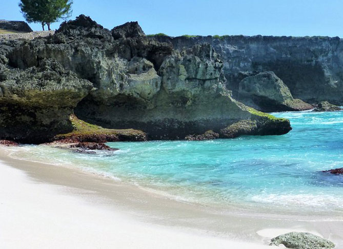 Menjelajahi Keindahan Pantai Mandorak di Sumba Barat Daya