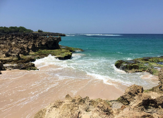 Pantai Pero Sumba Pesona Alam dan Ombak Eksotis