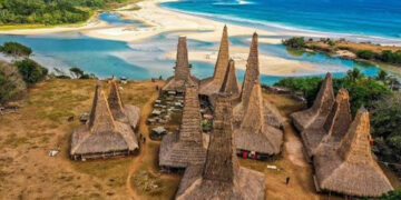 Pantai Ratenggaro Sumba NTT