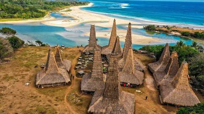 Pantai Ratenggaro Sumba NTT