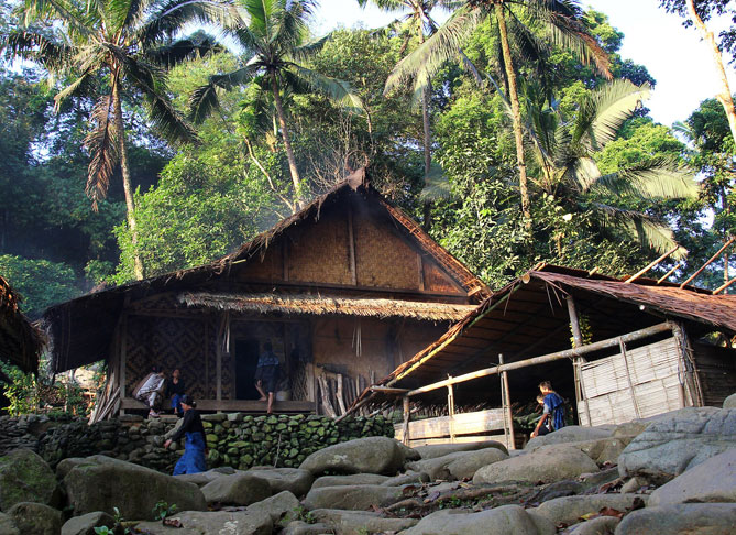 Rumah Adat Suku Baduy : Filosofi Struktur dan Kearifan Lokal
