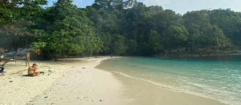 Fasilitas di Teluk Hantu