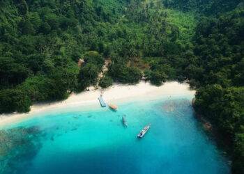 Teluk Hantu Pesawaran Lampung Misteri Nama dan Pesona Alam