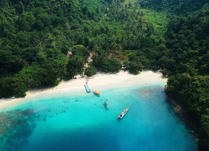 Teluk Hantu Pesawaran Lampung Misteri Nama dan Pesona Alam