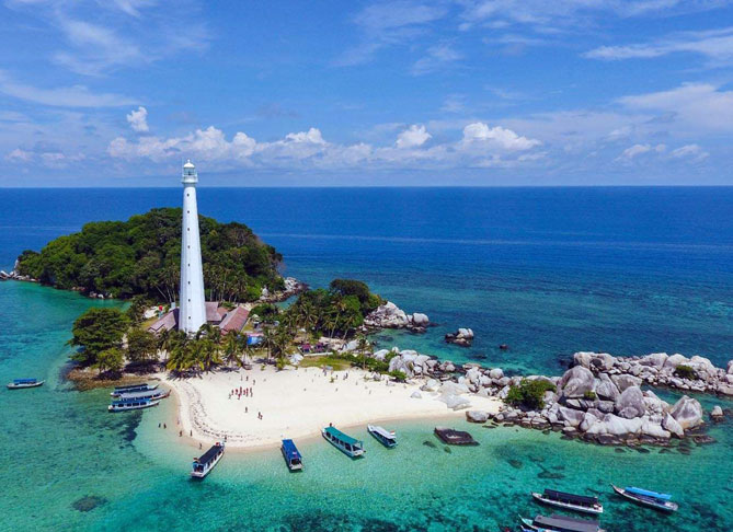 Pulau Lengkuas Belitung : Keindahan Alam, Sejarah dan Wisata