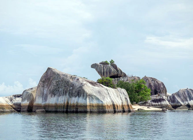 Batu Burung Garuda Belitung : Ikon Alam Unik dan Fenomenal