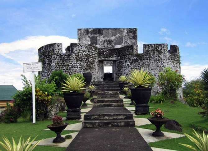 Benteng Hollandia Banda Neira : Sejarah dan Fakta Lengkap