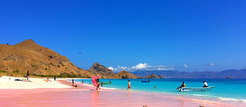 Daya Tarik Pasir Merah Muda yang Menjadi Ikon Long Beach Labuan Bajo