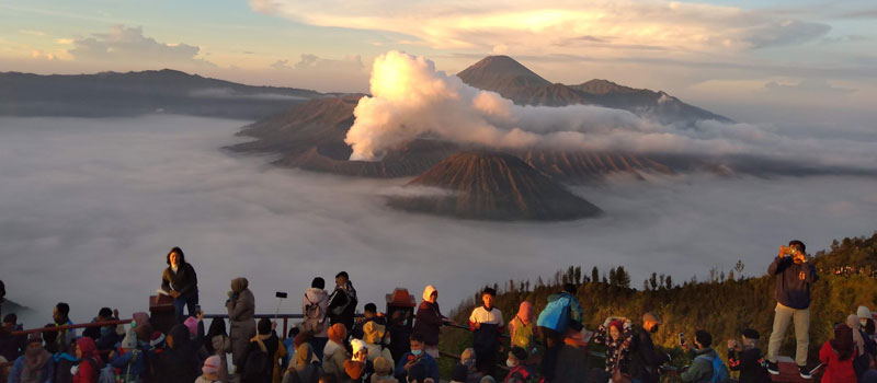 Alternatif Bukit Kingkong dengan Sudut Dramatis dari Spot Sunrise Gunung Bromo