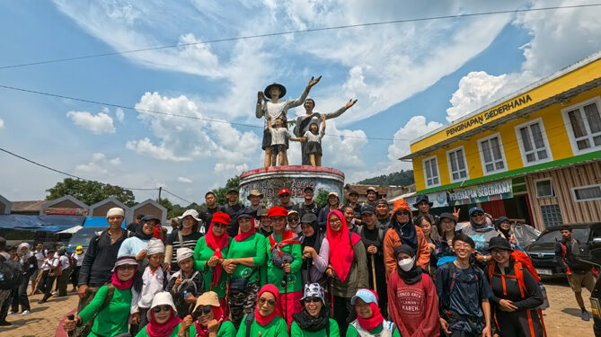 Jalan Menuju Ciboleger
