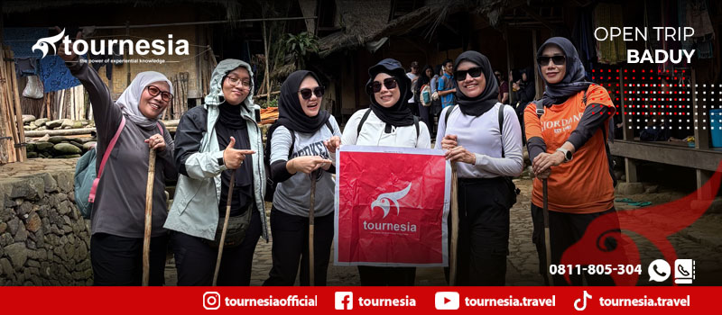 Trekking Menuju Baduy Dalam dari Ciboleger pada Open Trip Baduy