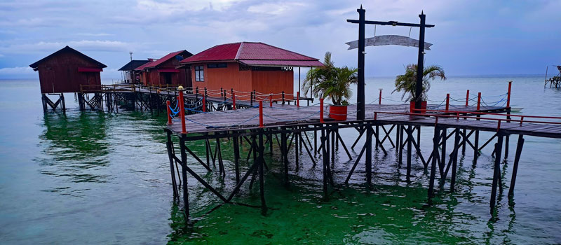 Waktu Terbaik Menginap di Water Cottage Pulau Derawan