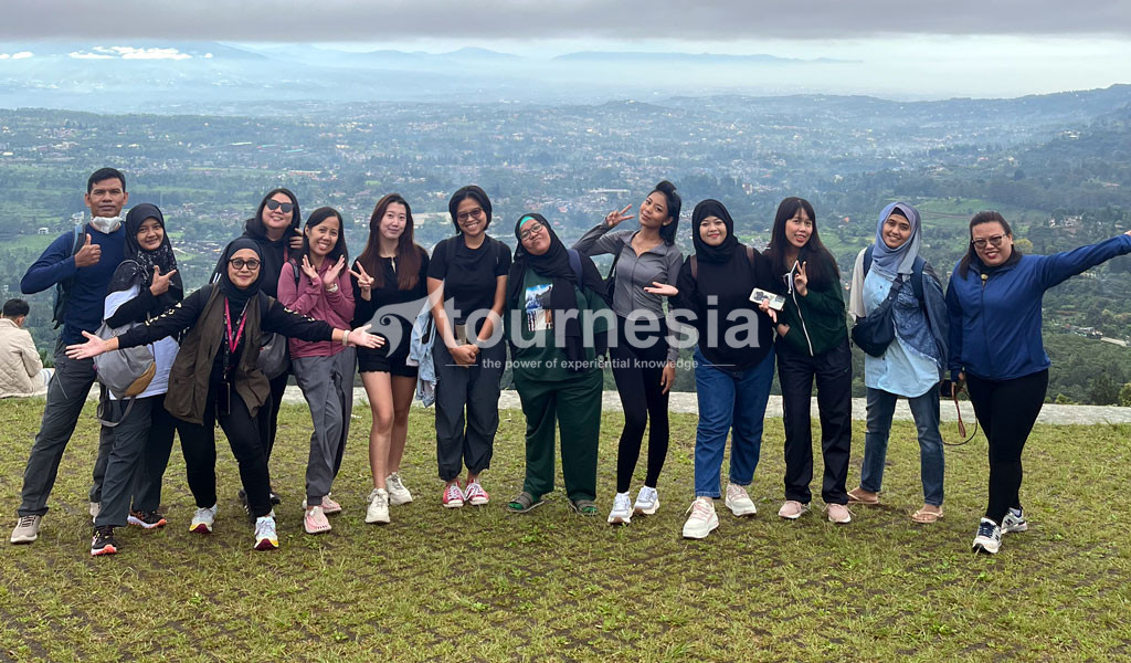 Open Trip Paralayang Puncak Bogor 004