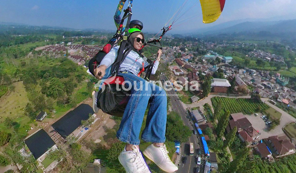 Open Trip Paralayang Puncak Bogor 005