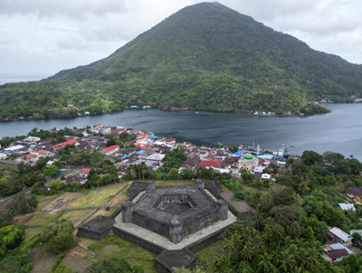 Open Trip Banda Neira